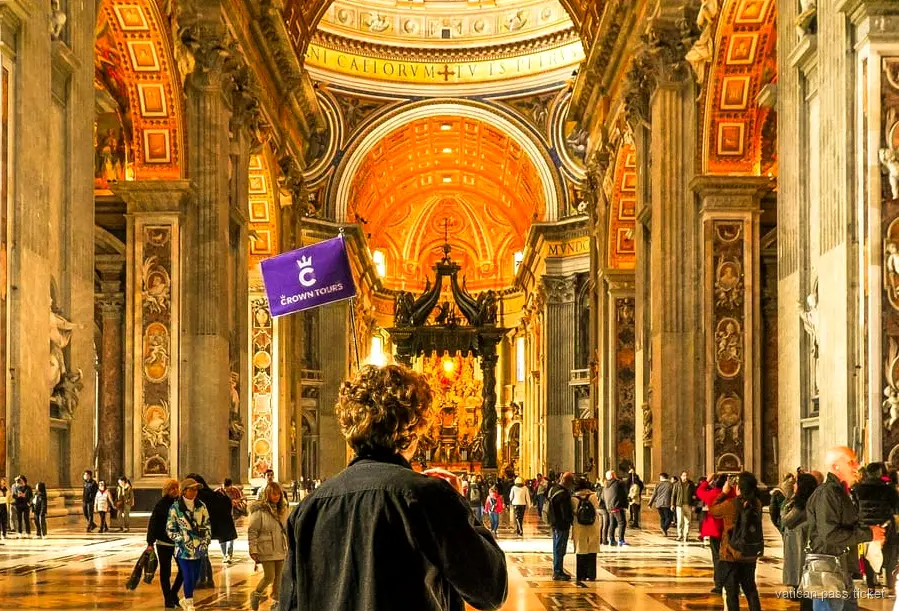 Grup guiat dins els Museus Vaticans amb l'extra opcional de la Basilica de Sant Pere